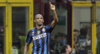 Eto'o shines for Inter, Barca held in Russia