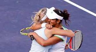 Sania-Vesnina lift WTA doubles title