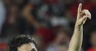 Fabregas nets on debut as Barca crush Villarreal