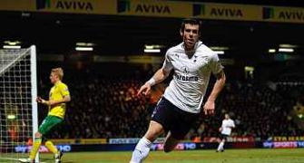 Brilliant Bale keeps Spurs in touch with Man City, United