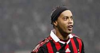 Ronaldinho close to Milan exit