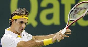Dominant Federer through to Doha final