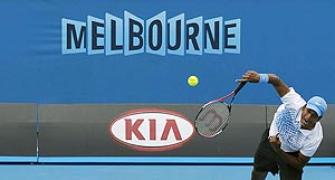 Paes-Bhupathi canter into third round