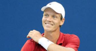 Berdych saves match points to advance in Halle