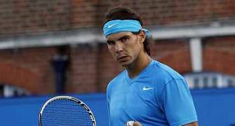 Nadal back in groove on grass, Murray labours