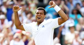 Federer stunned by Tsonga