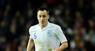 Capello reinstates Terry as England captain