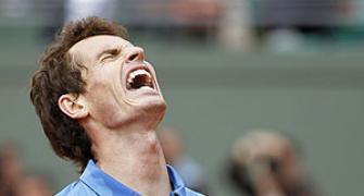 Murray battles past Troicki in rolled-over match