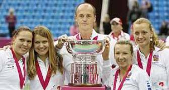 Phenomenal Kvitova leads Czechs to Fed Cup title