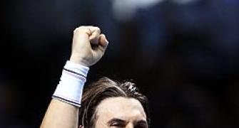 World Tour Finals: Ferrer stuns Djokovic, reaches semis