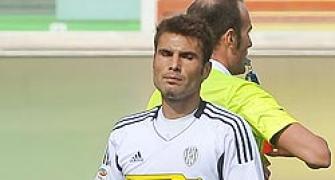 Bad boy Mutu at it again, gets 3-match ban for punching opponent