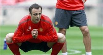 Berbatov snubs calls for Bulgaria return