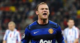 CLeague: Rooney fires United, late Aguero goal seals City win