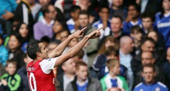 Photos: Van Persie-led Arsenal stun Chelsea, Man U down Everton