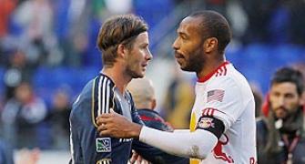 Beckham 'assists' Galaxy to get playoff edge