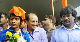 Mumbai gives hockey heroes Walmiki, Lobo rousing reception