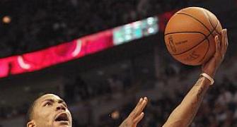 NBA: Rose withers but Bulls top Heat