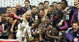 Lyon sink Quevilly to clinch French Cup
