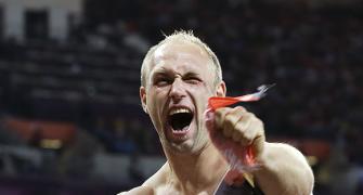 Harting 'tares away' at discus Olympic glory