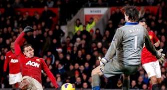 Man United win seven-goal thriller while City lose