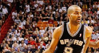 NBA: Parker helps Spurs steal Oklahoma's Thunder