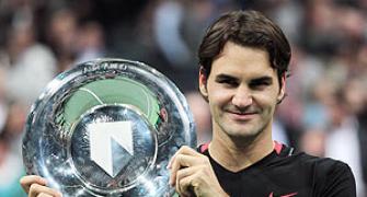 Federer outclasses Del Potro to claim Rotterdam title