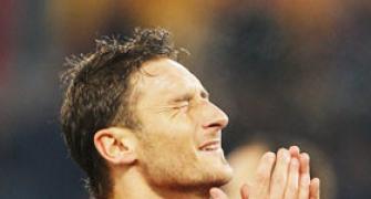 Serie A: Juve go four points clear, Totti breaks record