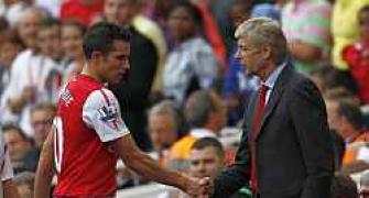 Van Persie says no fallout with Wenger