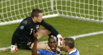 Euro 2012: Cassano, Balotelli send Italy into last eight