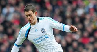 Liverpool's Agger out for weeks with fractured rib