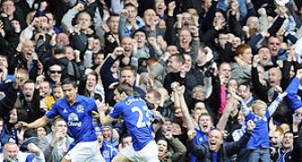 FA Cup: Mignolet saves help Sunderland hold Everton