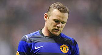 Rooney apologises for breaking young fan's wrist