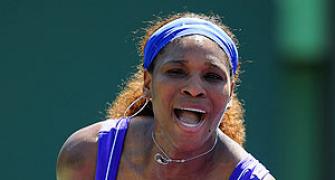 Serena Williams eases through in Miami