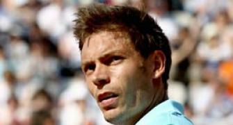 Roddick sent packing by Mahut in French Open