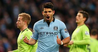 Weekend soccer: Man City go top, Sunderland bt Fulham