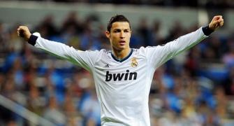 Ronaldo treble lifts Real to 5-1 win over Deportivo