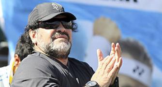 Maradona celebrates 52nd b-day in Kannur, enthralls fans