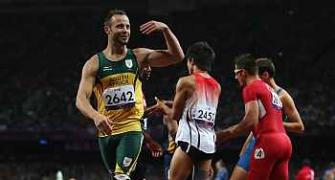 Pistorius smashes 200m world record in London opener