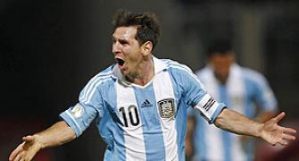 Magical Messi leads Argentina to top of World Cup table