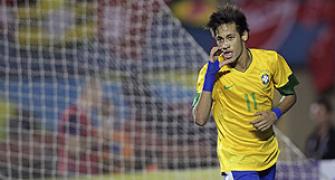 Brazil beat Argentina with last-gasp Neymar penalty