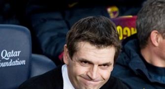 Barcelona coach Vilanova back on bench in Paris