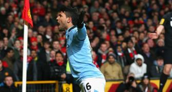 EPL PHOTOS: Special Aguero goal helps City sink United