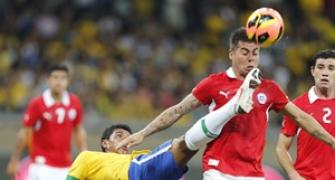 Brazil booed by own fans in 2-2 draw with Chile