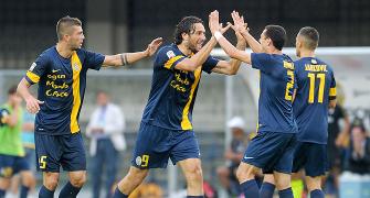 It's 'Hellas' for Milan after shocking loss at Verona; Tevez scores for Juve