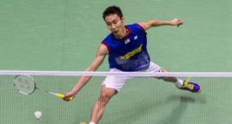 Lee first to use badminton's video line-call review