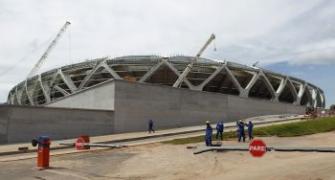 Worker dies after falling off Manaus Stadium roof