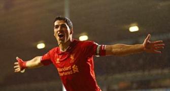 Suarez signs long-term contract with Liverpool