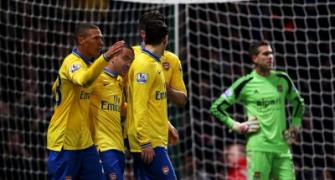 Arsenal back to top as City sink Liverpool