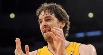 Lakers' Gasol out at least 6-8 weeks with foot injury