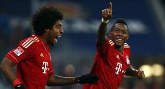 Bayern crush Schalke 4-0 to go 15 points clear